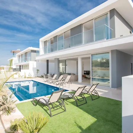 3-schlafzimmer-villa Mit Privatem Pool Im Zentrum By Interhome Протарас