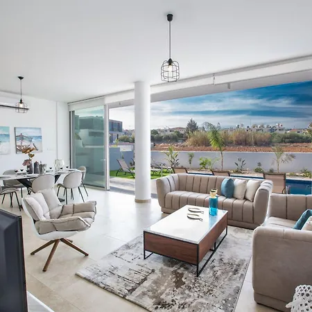 3-schlafzimmer-villa Mit Privatem Pool Im Zentrum By Interhome *