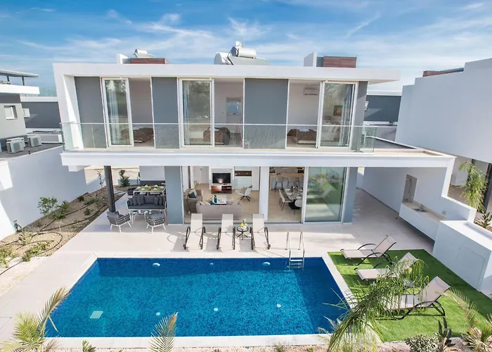 3-schlafzimmer-villa Mit Privatem Pool Im Zentrum By Interhome * Протарас