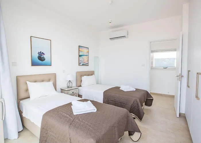 3-schlafzimmer-villa Mit Privatem Pool Im Zentrum By Interhome * Протарас