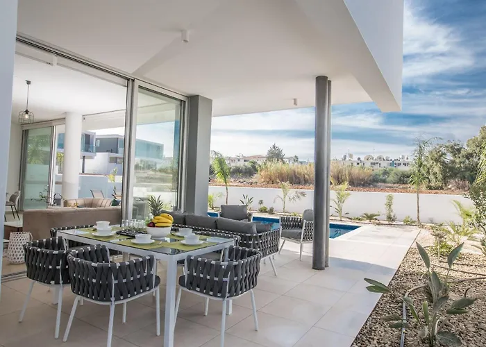 3-schlafzimmer-villa Mit Privatem Pool Im Zentrum By Interhome * Протарас