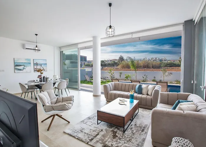 3-schlafzimmer-villa Mit Privatem Pool Im Zentrum By Interhome *