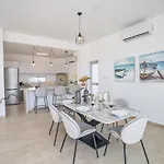 3-schlafzimmer-villa Mit Privatem Pool Im Zentrum By Interhome *