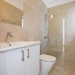 3-schlafzimmer-villa Mit Privatem Pool Im Zentrum By Interhome