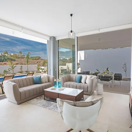 3-schlafzimmer-villa Mit Privatem Pool Im Zentrum By Interhome