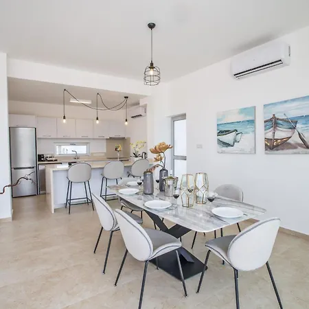 3-schlafzimmer-villa Mit Privatem Pool Im Zentrum By Interhome *