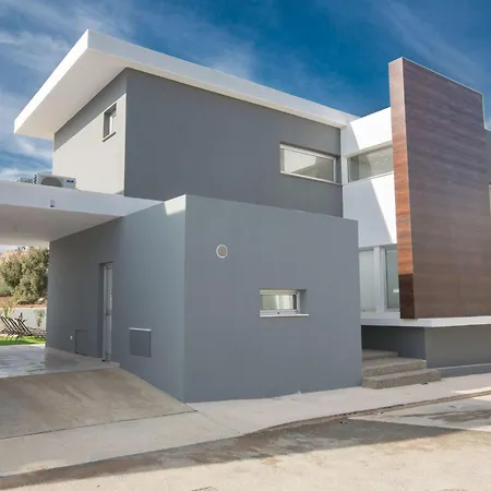 3-schlafzimmer-villa Mit Privatem Pool Im Zentrum By Interhome