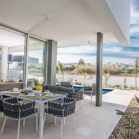 3-schlafzimmer-villa Mit Privatem Pool Im Zentrum By Interhome * Protaras