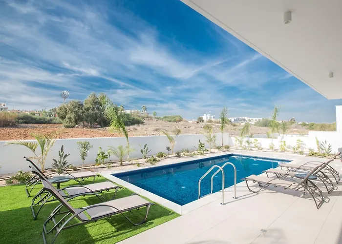 3-schlafzimmer-villa Mit Privatem Pool Im Zentrum By Interhome Semesterbostad