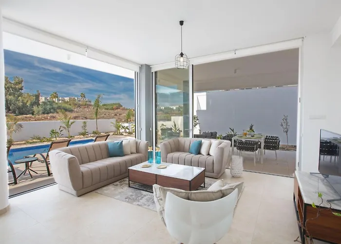 3-schlafzimmer-villa Mit Privatem Pool Im Zentrum By Interhome