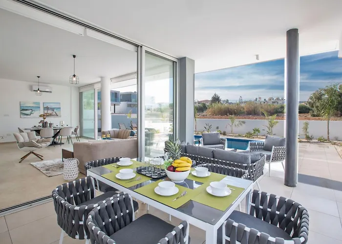 3-schlafzimmer-villa Mit Privatem Pool Im Zentrum By Interhome * プロタラス