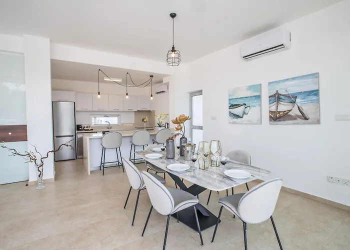 3-schlafzimmer-villa Mit Privatem Pool Im Zentrum By Interhome *