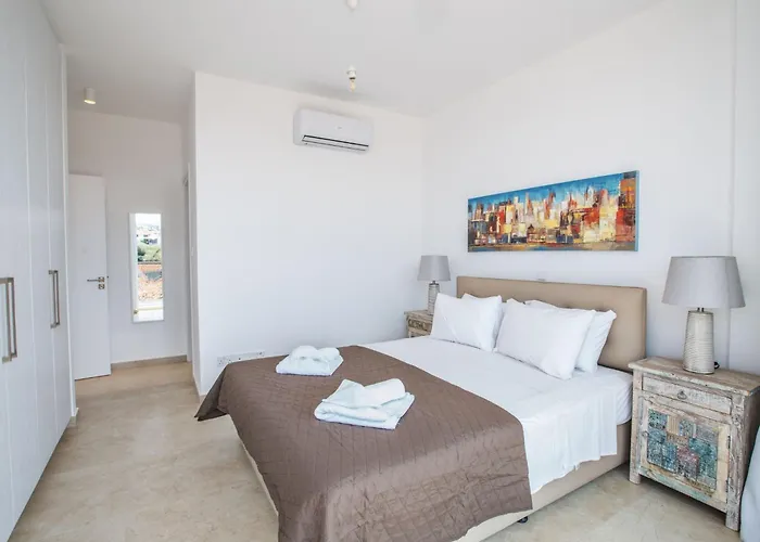 3-schlafzimmer-villa Mit Privatem Pool Im Zentrum By Interhome 別荘 プロタラス