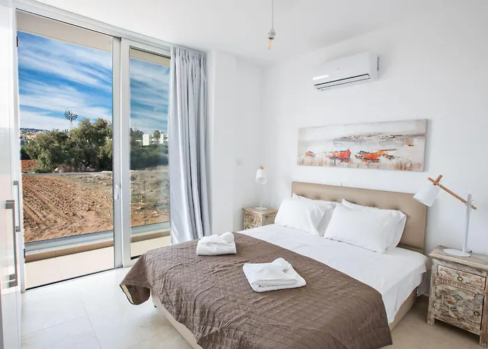 3-schlafzimmer-villa Mit Privatem Pool Im Zentrum By Interhome * プロタラス