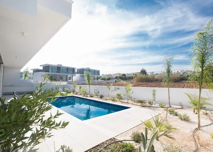 3-schlafzimmer-villa Mit Privatem Pool Im Zentrum By Interhome Semesterbostad Protaras